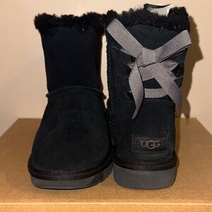 UGG Women’s Mini Continuity Bow Boots